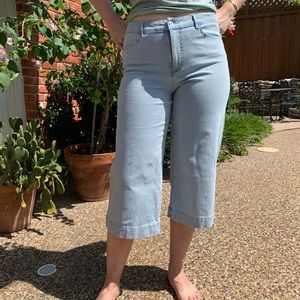 LIGHT WASH DENIM CAPRI